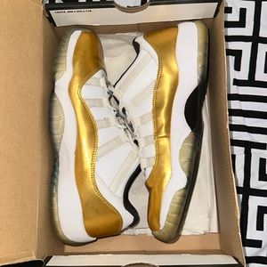 AIR JORDAN 11 LAW GRADE SCHOOL.